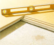 Verlegte Trockenestrichelemente auf einer Rohdecke